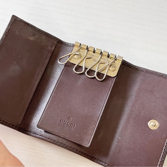 Gucci brown monogram embossed leather key case - Picture 5 of 9
